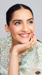 sonam kapoor smiling